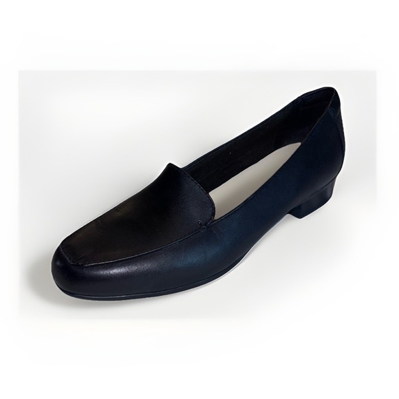 Clarks Shoes - Clarks Women's Juliet Lora Loafer Size 7.5 M Black Leather Flat Comfort Shoe